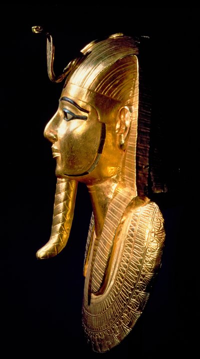 Totenmaske von Psusennes I. (um 1039-991 v. Chr.) Dritte Zwischenzeit (Gold eingelegt mit Lapislazuli und schwarzem und weißem Glas) von Egyptian 21st Dynasty